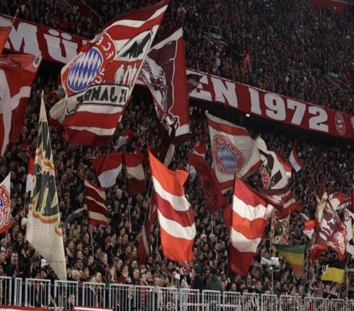 拜仁vs莱比锡上半场看台发生紧急医疗情况，助威活动因此暂停