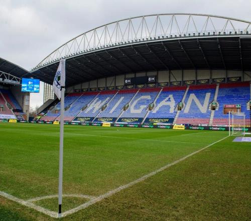 哀悼，一名维冈球迷看比赛时突发疾病，送医后去世