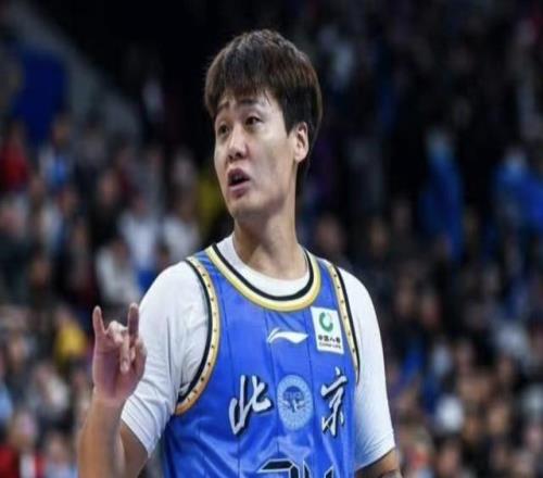 媒体人：赵睿自行玩社媒，俱乐部被罚有点冤但替他分担了压力