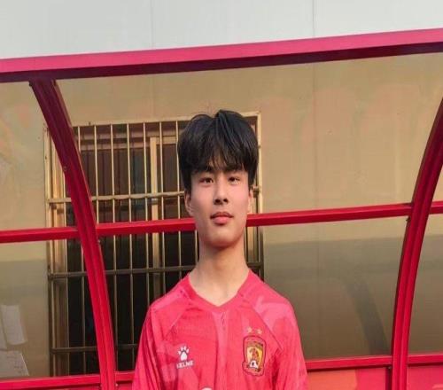 上海海港遭炮轰！恒大足校再发声：反对暗箱操作，违规接触球员