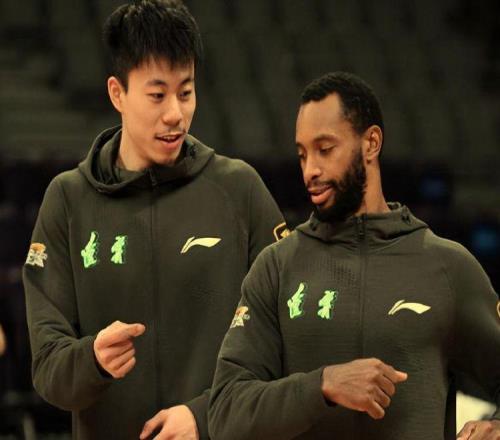 什么才叫冠军体质弗格成为CBA首位双冠王外援，张镇麟发文庆祝