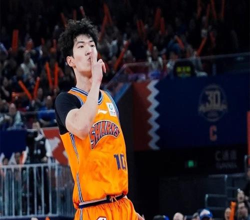轰18+8夺冠！中国男篮21岁1米96控卫蜕变：新四字外援打动郭导