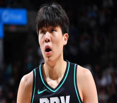 好不容易打首节却崩了！攻守+篮板弊端尽显，本赛季恐很难重用了