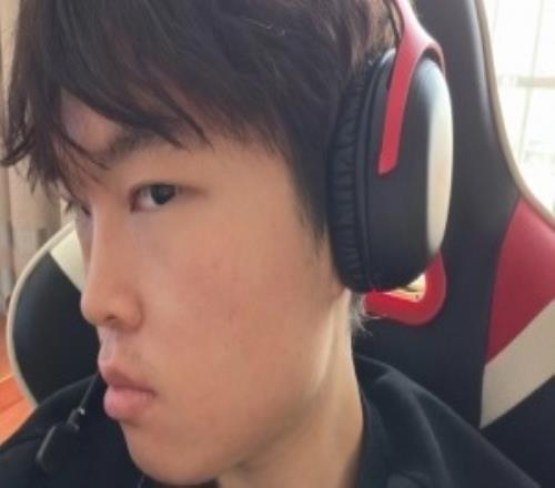 大家不觉得Bin哥的侧脸特别像___Bin更新抖音晒自拍照