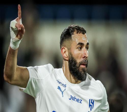 阿斯：本泽马相较皇马末期减重8斤，计划像魔笛一样踢到40岁