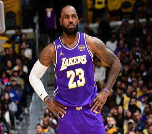 28分10篮板12助攻，詹姆斯超越马龙，成为NBA最老的三双球员！