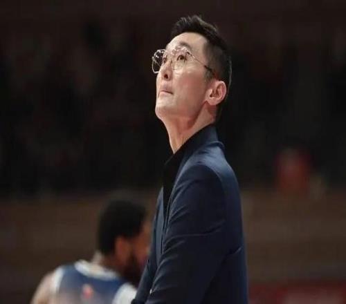 新疆广汇篮球俱乐部：主教练刘炜因身体原因辞职刘炜发文感谢：祝愿新疆篮球越来越好此前飞虎客负山东，让“刘炜下课”的声浪不绝于耳
