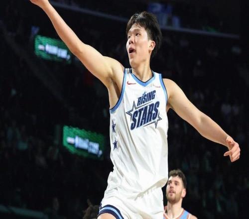 表现不错，杨瀚森出场8分钟，5投4中拿到10分2板