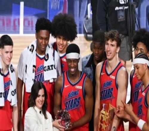 夺新秀赛MVP！埃奇库姆压哨罚球锁定胜局