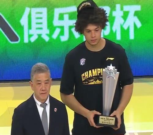 洛夫顿当选CBA杯FMVP：23+8狂造20罚上海男篮官方祝贺