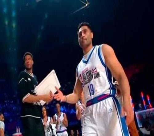 媒体楷模，Shams在全明星名人赛比赛中还在看手机