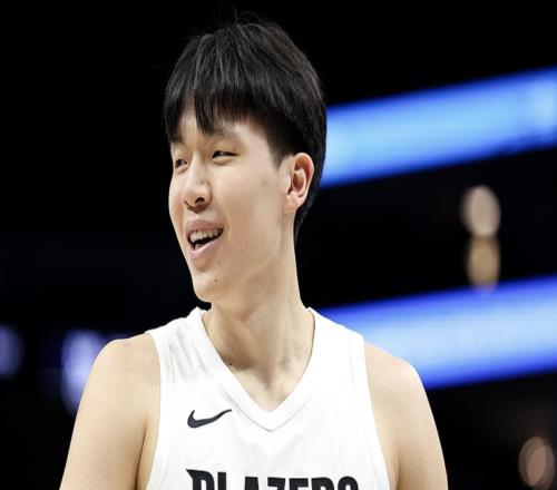 记者问若国家队比赛和NBA冲突会怎么选瀚森：下一个问题