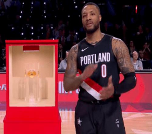 利拉德带伤夺三分大赛第3冠布克差2分最后三球全丢