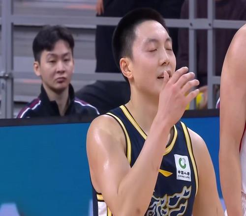 最后的希望！广东队休赛期可能抢下小乔丹，保杜锋打爆北京上海