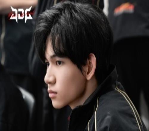 未来可期HongQ第一赛段吃草挤奶分均经济倒数第3分均伤害却位列第5