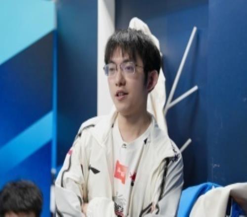 新年快乐炫君！Flandre发送新年祝福：一年到头自由随性，出发！