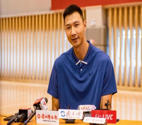 时隔2年，易建联公开露面！