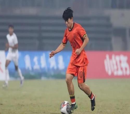 中超中国足球小将邝兆镭加盟青岛海牛