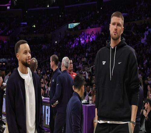 珀金进行对抗训练！科尔为他设立全新战术梅尔顿：跟文班同类型