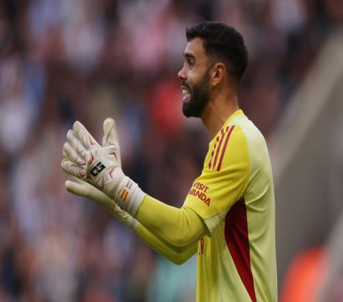 阿森纳的传奇球员表示球队目前显得紧张,拉亚的冒失出击反映了球队的心态问题_英超直播