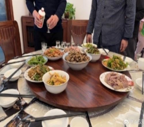 AL经理爱笑晒照：新春快乐，身体健康，开工大吉