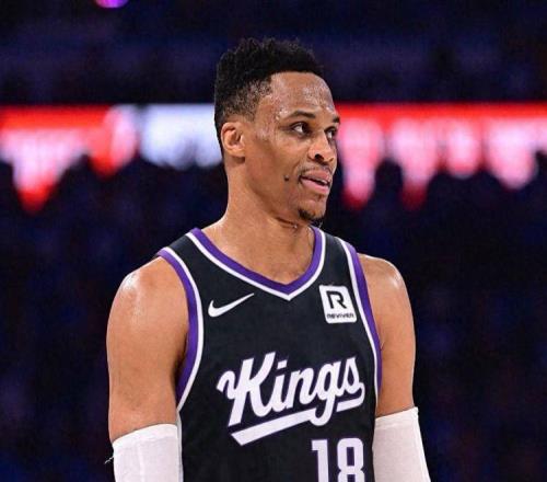 威少已经37岁了，仔细算算，他还有机会拿30000分吗