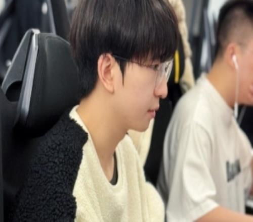 WBG发布选手照片：全员结束春节假期！已经开始训练赛备战季后赛