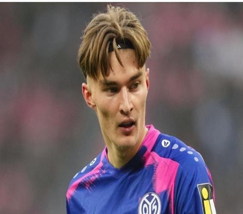 18岁波兰后防神童横空出世，超级香饽饽，引得6大欧洲劲旅疯抢