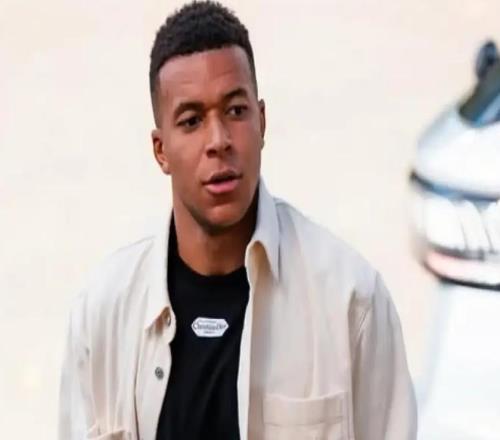 西媒：姆巴佩报名阿尔科孔市高分驾校，力争本赛季拿到驾照