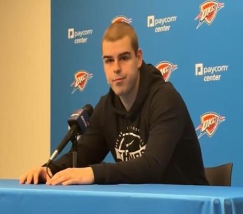 托皮奇谈战胜癌症的经历感谢雷霆全队的支持_NBA直播