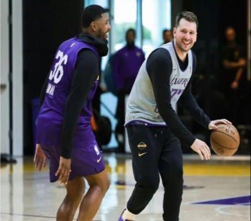 WOC，完整体湖人终于来了，本赛季最强！