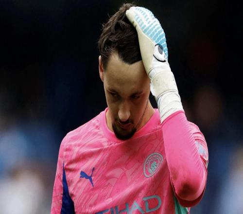 电讯报：去年特拉福德有机会拒绝曼城高薪阻碍其离开曼城