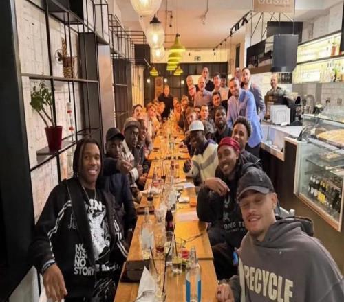 太阳报：图多尔带热刺球员下馆子，提振士气打阿森纳