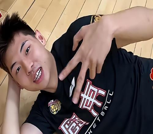 广东集结训练！杜锋朱芳雨发红包，萨林杰仍在，麦考尔崔永熙合练