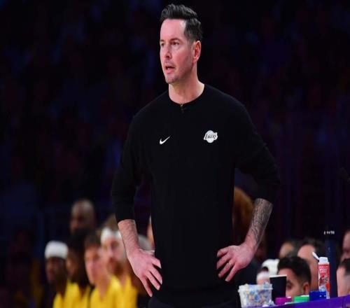 湖人主帅谈詹姆斯带伤作战带队力克快船：他可能不想让我说他带伤