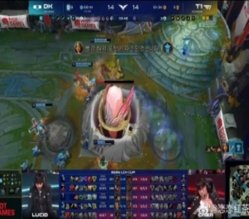 圈内人：上、下扛着许秀吹起了战歌现在全世界最紧张的是黄