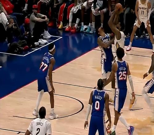 炸裂！6分15篮板4盖帽！38岁中锋复出打爆庄神，生涯总薪水2.12亿