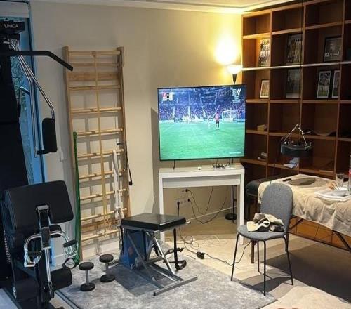 你信吗记者：赫伊森称转发种族歧视动态是误触，目前已删除