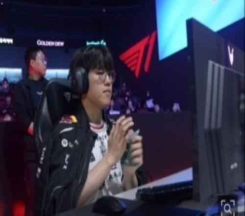 Oner出道五周年：文炫竣的母亲向粉丝们传达了满载真心的谢意