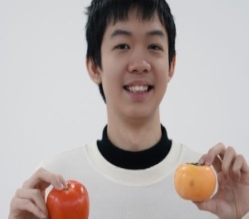 LNG发布选手整活照片：大年初七，来一波五小瓜的新春表情包