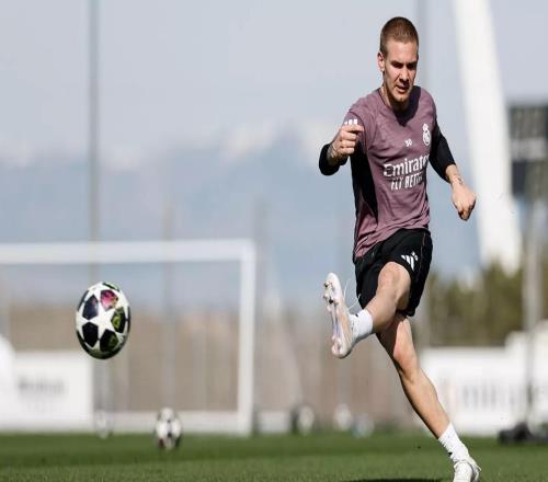 皇马官方晒多图训练照，球队专心备战与本菲卡的欧冠比赛