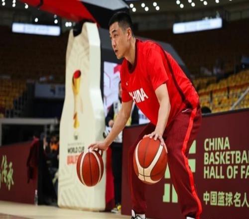 球迷热议中国男篮14人出征名单官方评论区被冲爆高诗岩频繁被点名