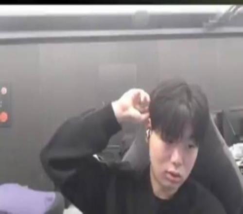 Smash：赢比赛后Oner哥祝贺了我感觉有点开心挺放松很感谢他们