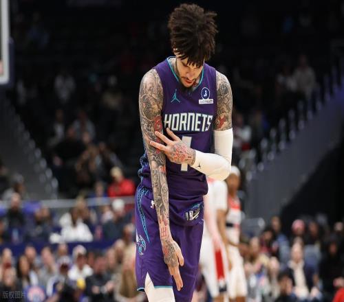 约基奇35+20+12+3+2无缘今日最佳球员！因为三球鲍尔37+7+8创纪录