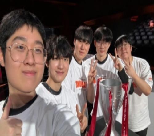 今时不同往日！一年前今天：HLE拿下首座LCK杯冠军晋级全球先锋赛