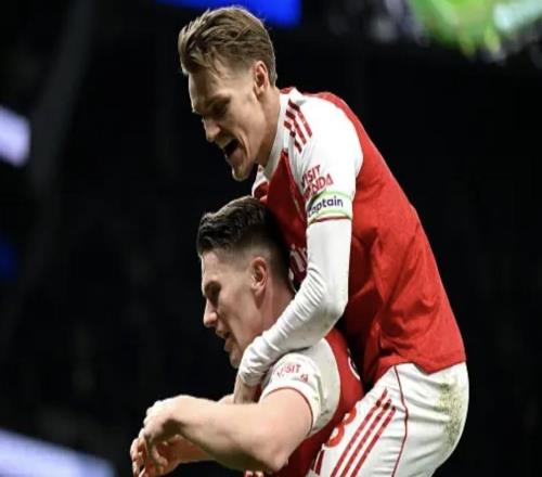 内维尔：哲凯赖什像攻城锤热刺输给了实力明显更强的对手