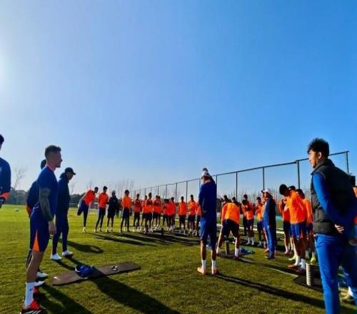 鲁媒：山东泰山将与申花、海牛热身，35人名单或有20名00后