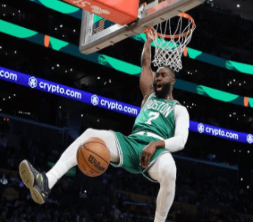 布朗32+8+7绿军大胜湖人东契奇25+5普理查德30分