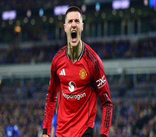 卡里克神了：6场5胜1平，杀入欧冠区，超级前锋被激活：7场6球