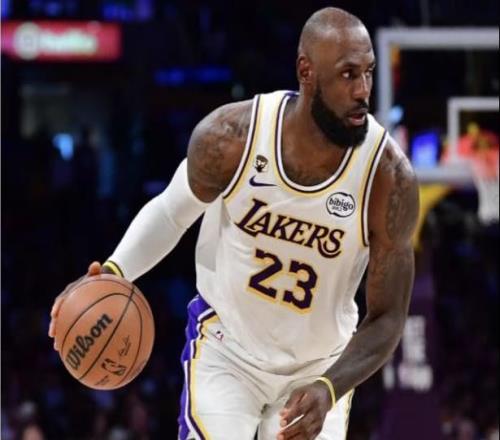 挖槽！打脸来得太快！詹姆斯10中10，湖人三项数据联盟第一